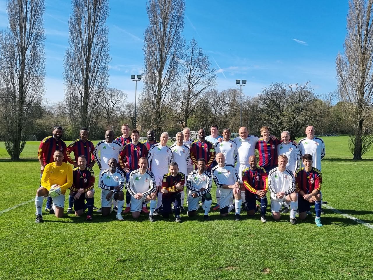 Old Lyonians players gathered together on the pitch